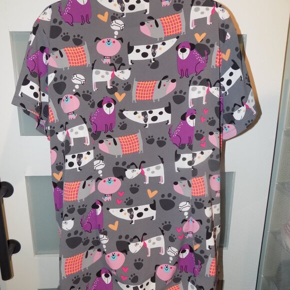 Strictly Scrubs Stretch Dogs 4 Pocket Scrub Shirt Size L Women's NWOT - Picture 3 of 3